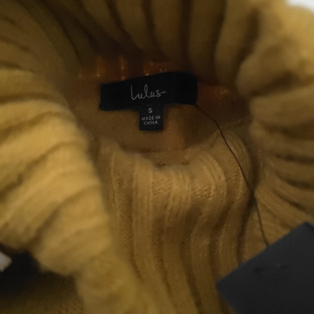 New Lulu's Mustard Turtleneck Embroidered Sweater Dress Sz S - Picture 10 of 11